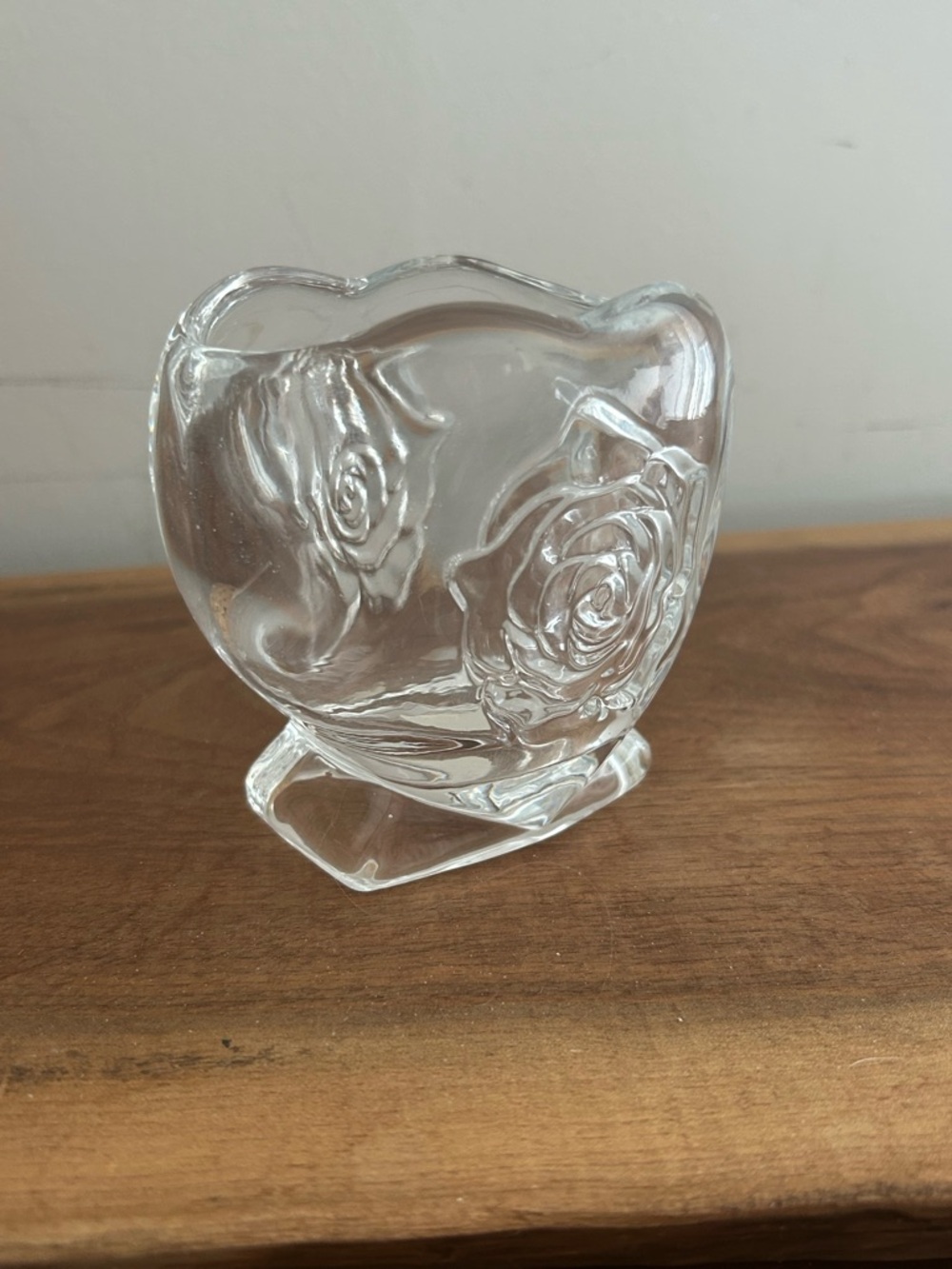 Partylite Rosehearts Clear Glass Heart Shaped Candle Holder Rose Pattern texture